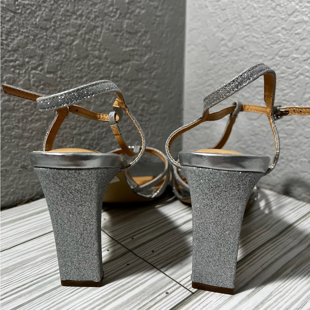 Badgley Mischka American Glamour Women’s ona straps heels Sandals silver size 10 - Picture 7 of 15